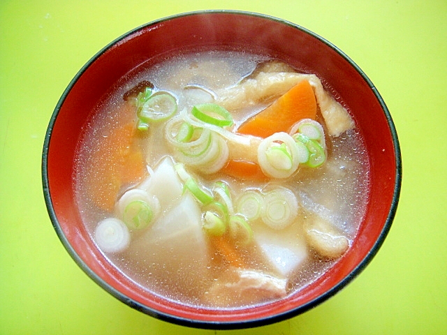 里芋と大根ニンジン油揚げの醤油汁