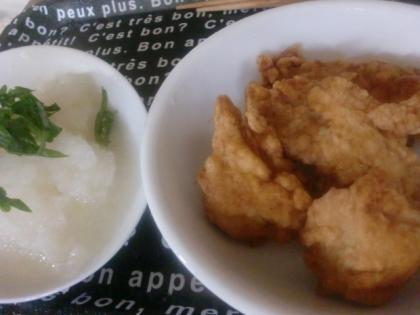 夫は辛子醤油に付けて　旨い!と言って食べていました(^^;　*飲んベェーなので。
私は、大根おろしタップリで　いただきました^^　鶏天、いいですねっ。