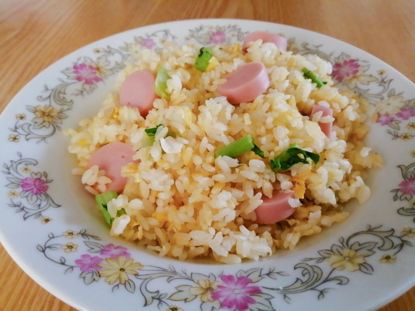 魚肉ソーセージと卵と大根葉の炒飯