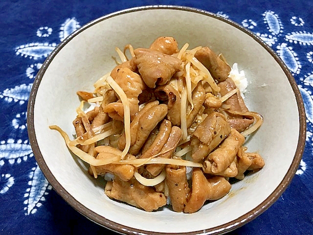 ホルモン野菜炒め丼