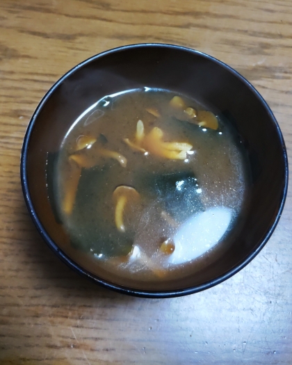なめことわかめと麩の味噌汁