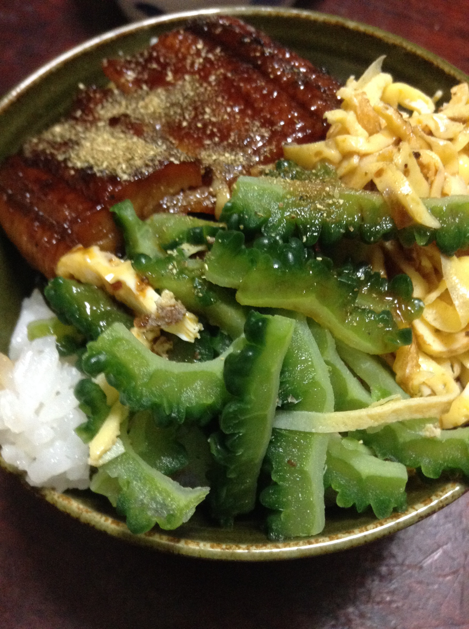 ゴーヤと出汁巻き風錦糸タマゴのうな丼