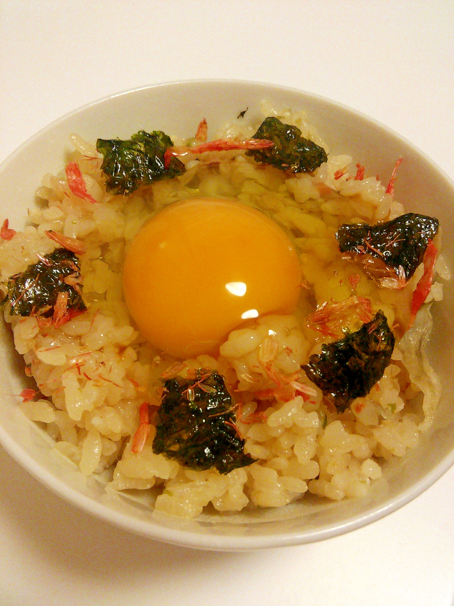 炊き込みご飯アレンジ★韓国海苔と小エビの卵かけご飯