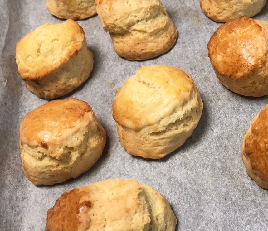 焼き上がったプレーンスコーンの様子