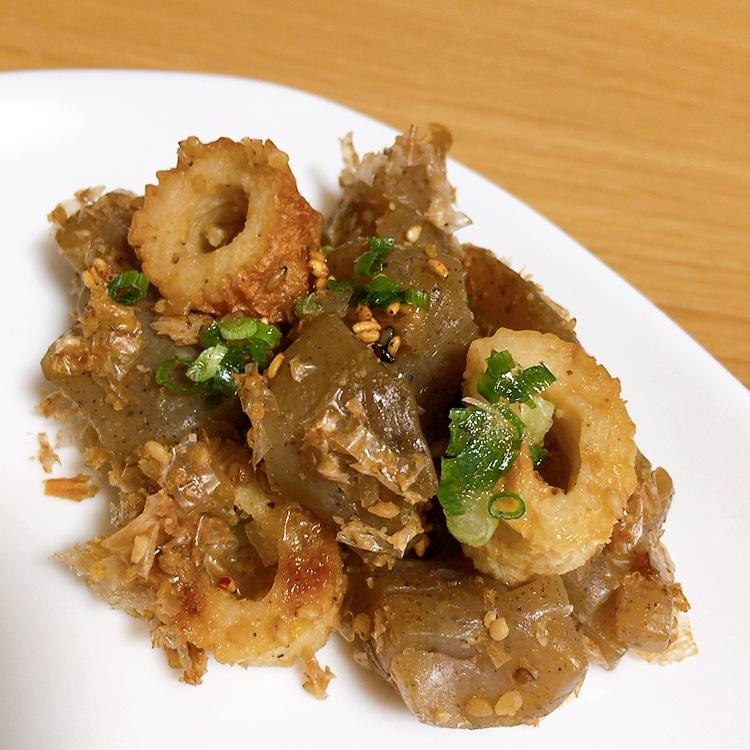 こんにゃくとちくわの甘辛ごまおかか炒め★*。