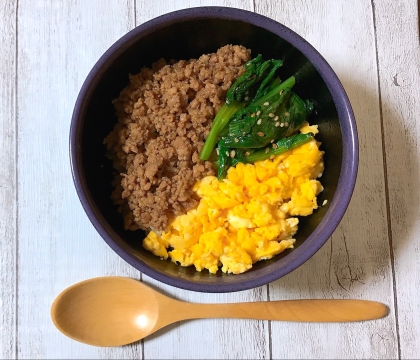 鶏ひき肉がなく、豚ひき肉で作ってみました☆
美味しいと家族にも評判で良かったです♪