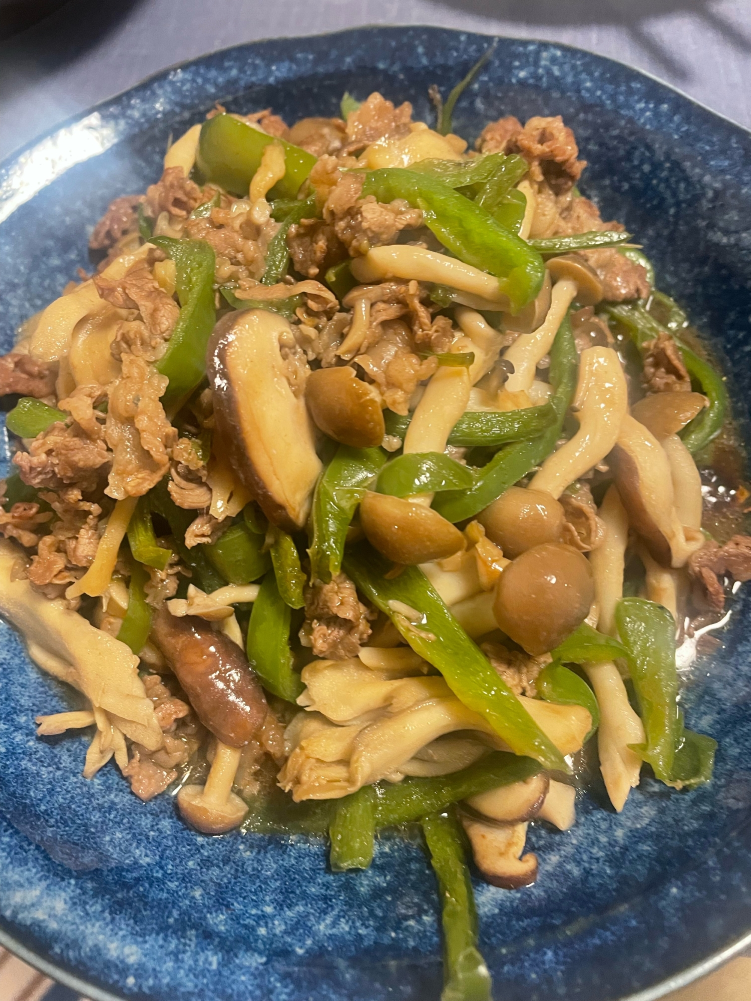 ご飯がすすむ一品！焼き肉のたれで肉野菜炒め。