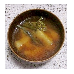 わらびと油揚げの冷やし味噌汁