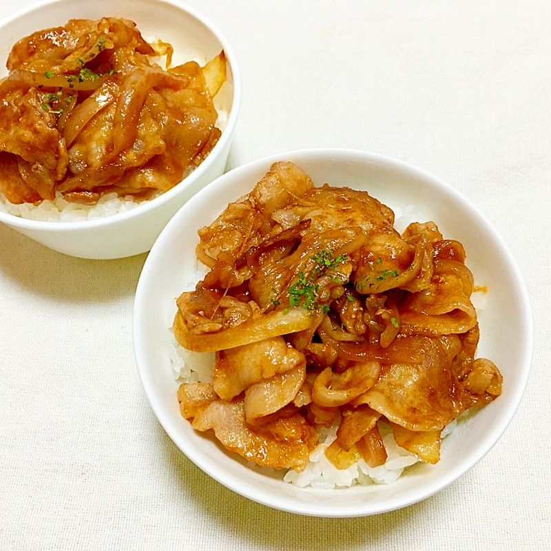 ウスターが決め手♪豚バラと玉葱のポークチャップ丼♡