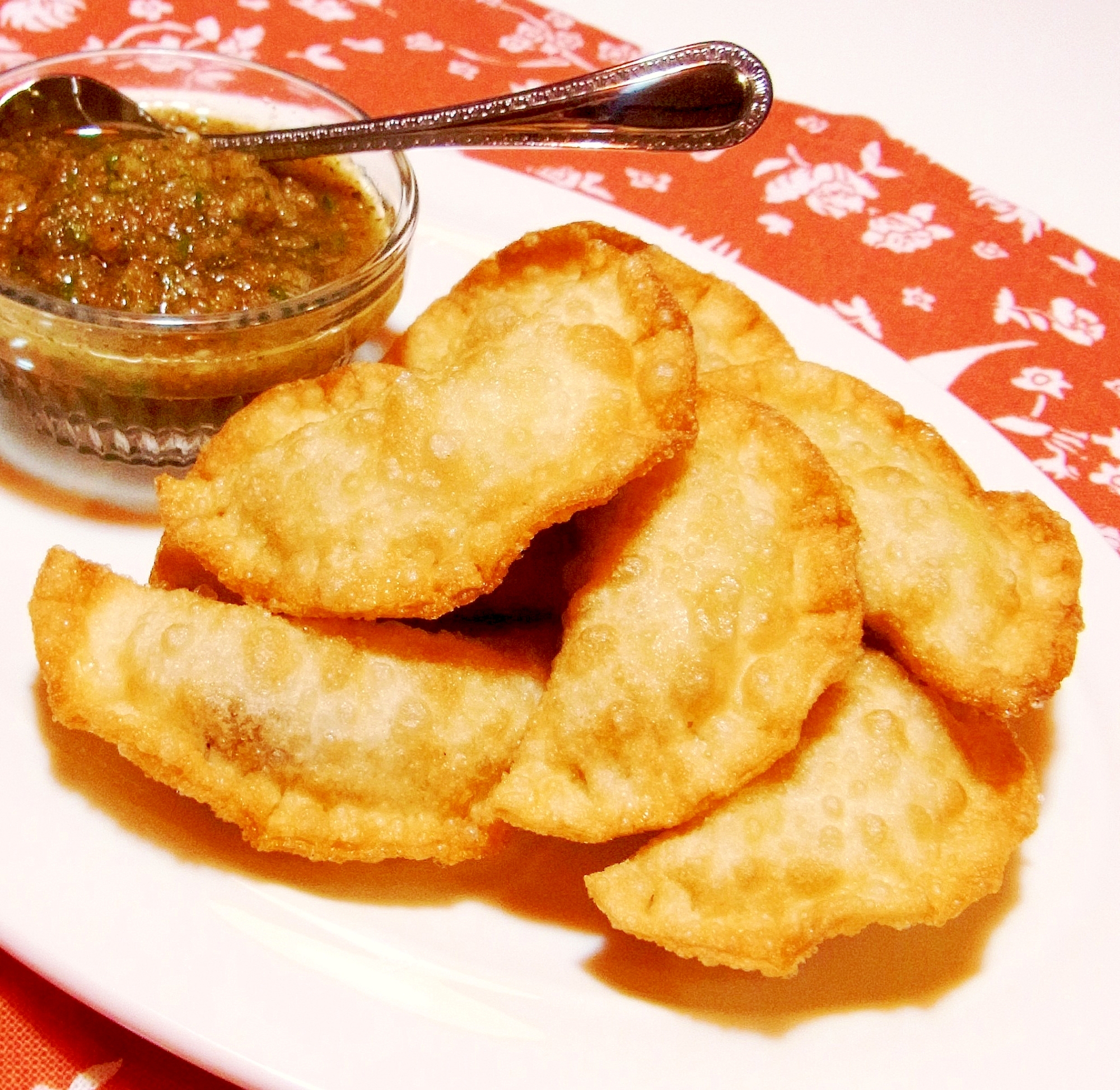 餃子の皮で♪豆のサモサ風(キュウリのチャツネ添え)