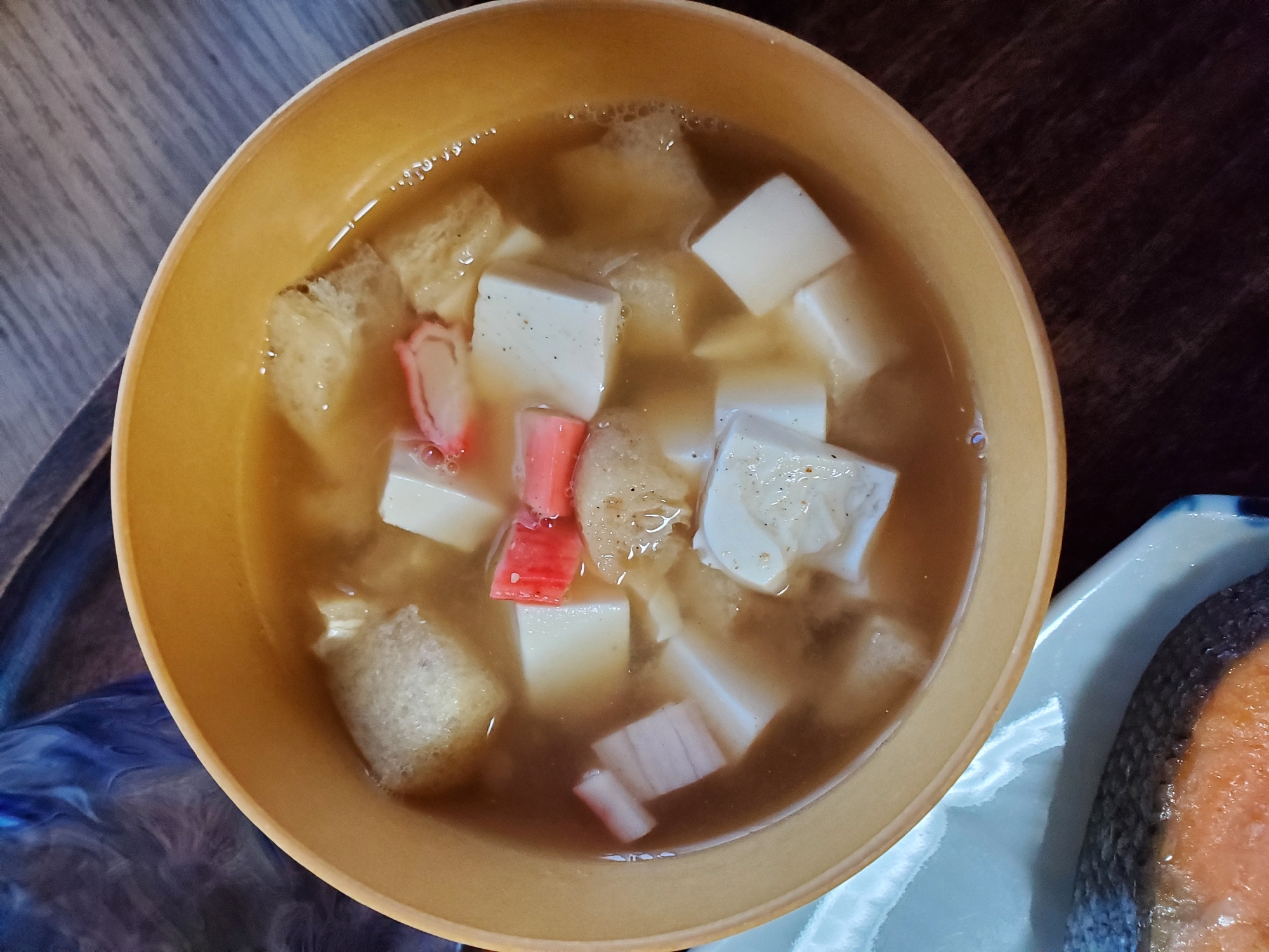 カニカマと豆腐と揚げのお味噌汁