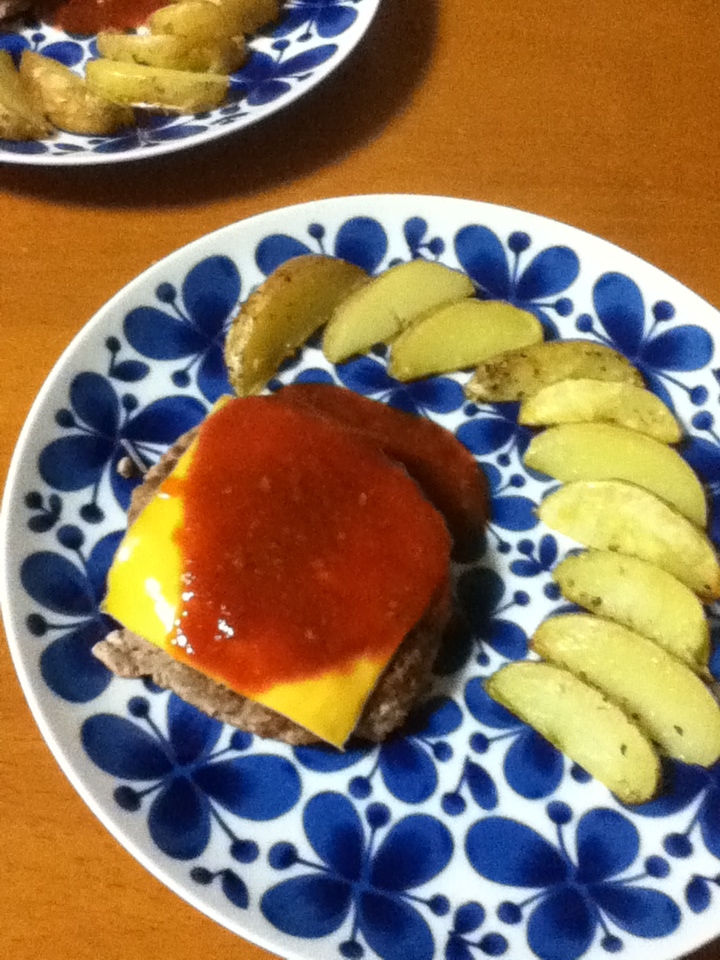 肉感ガッツリ！パン粉・玉ねぎなしのハンバーグ