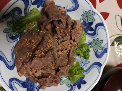ごまをかけて食べる✨豚の焼肉のタレ焼き