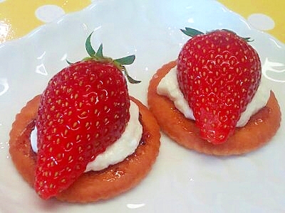 いちご 水切りヨーグルトのリッツ レシピ 作り方 By 不二子ちゃん2号 楽天レシピ