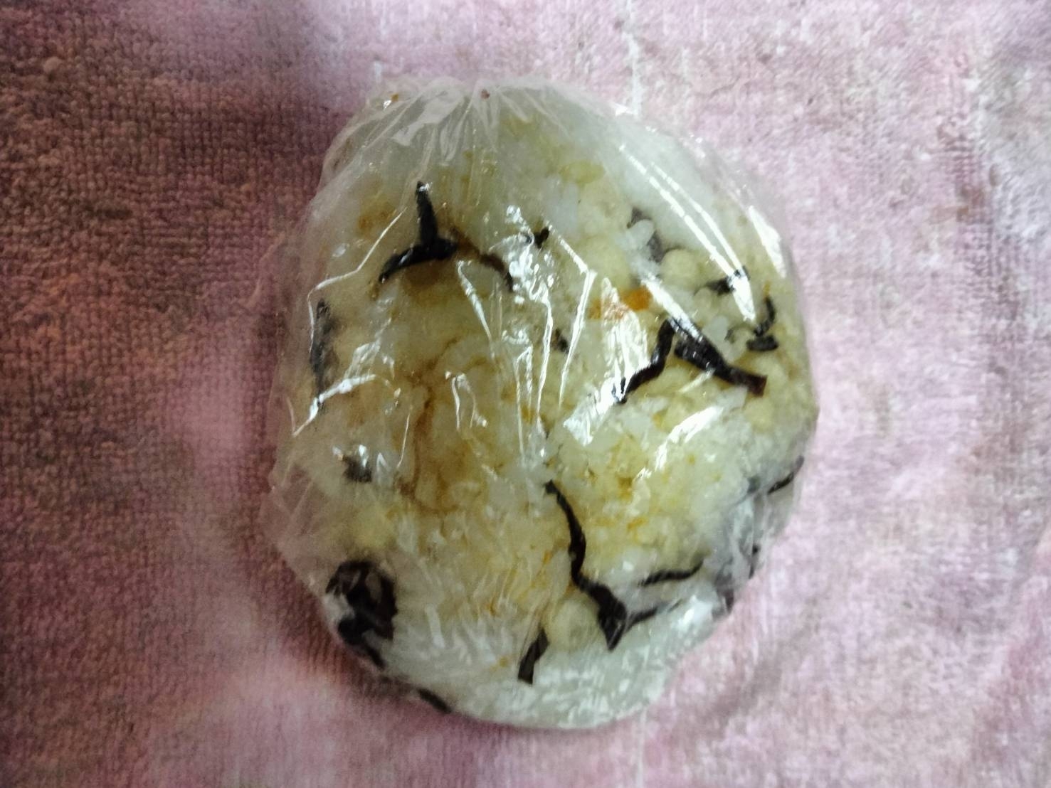 国産チーズ入りおにぎり 塩昆布天かす