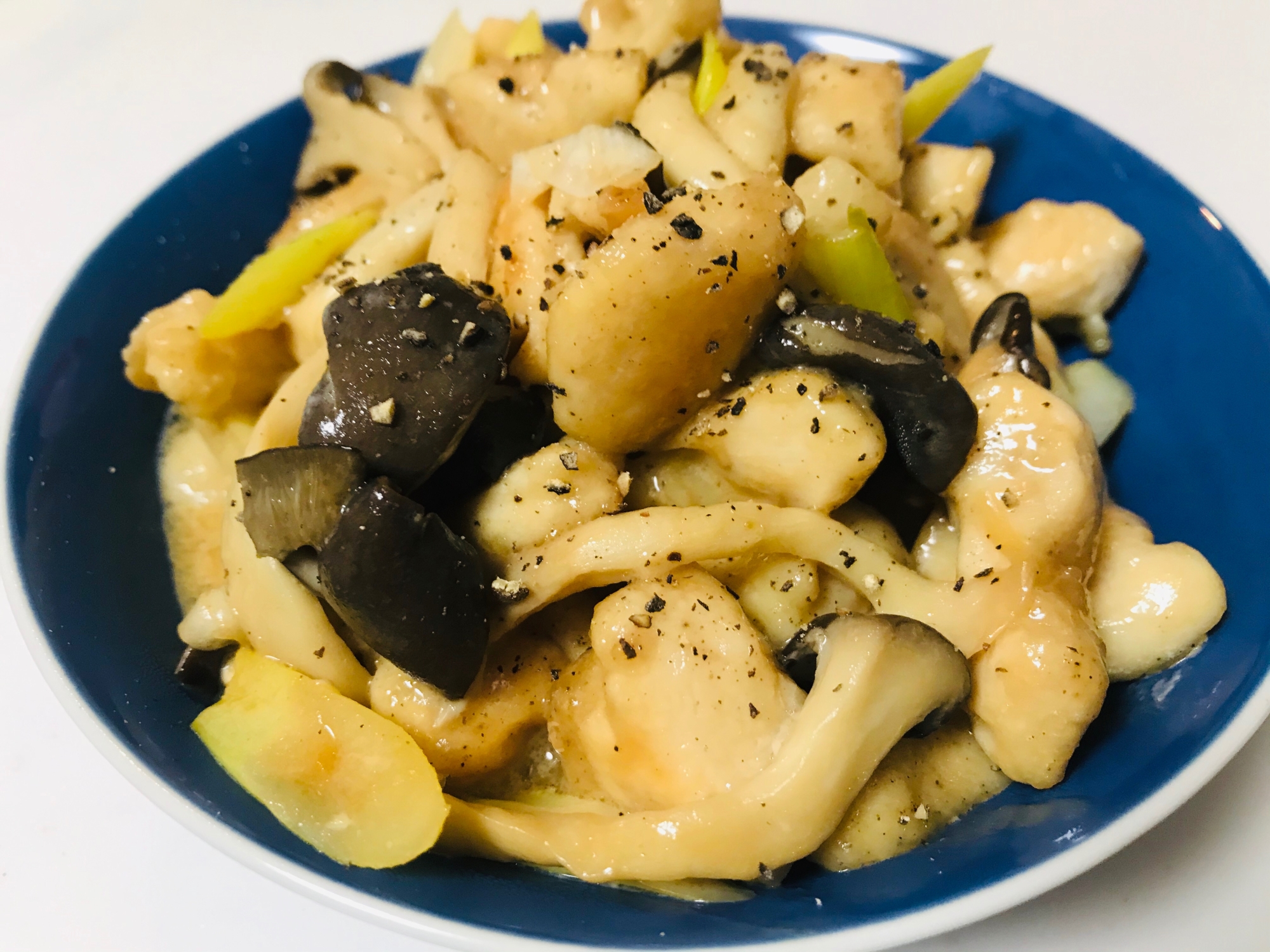 簡単!鶏胸肉と平茸と長葱のマヨポン炒め♫