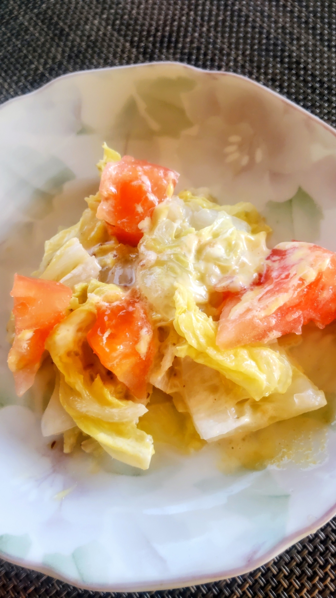 白菜とトマトのごまマヨサラダ