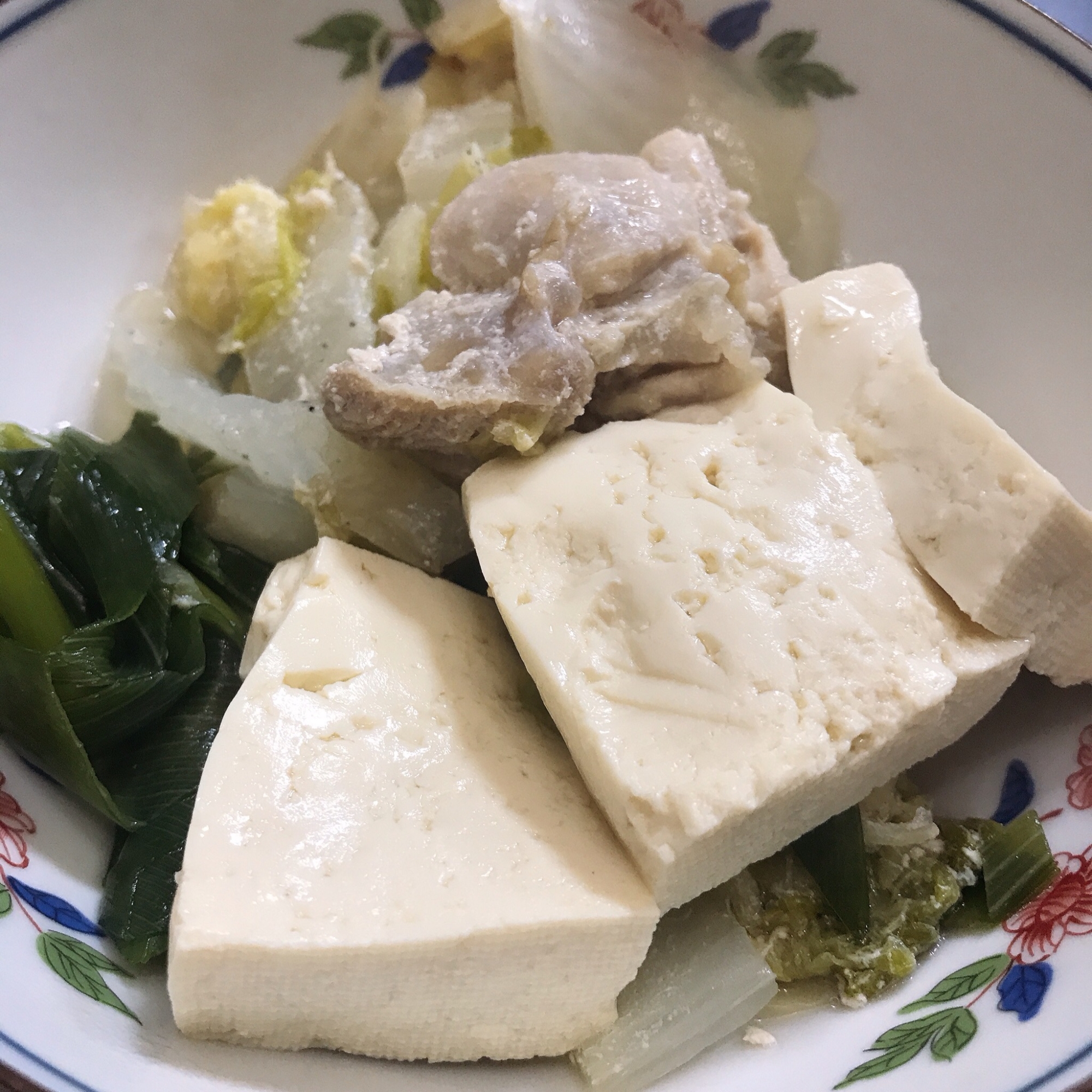 白菜と鶏肉と豆腐の水炊き風