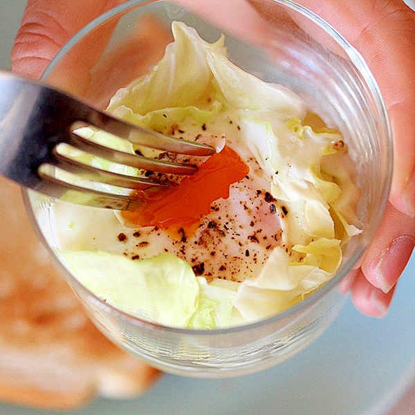 朝ごはんにぴったり!キャベツの巣ごもり卵