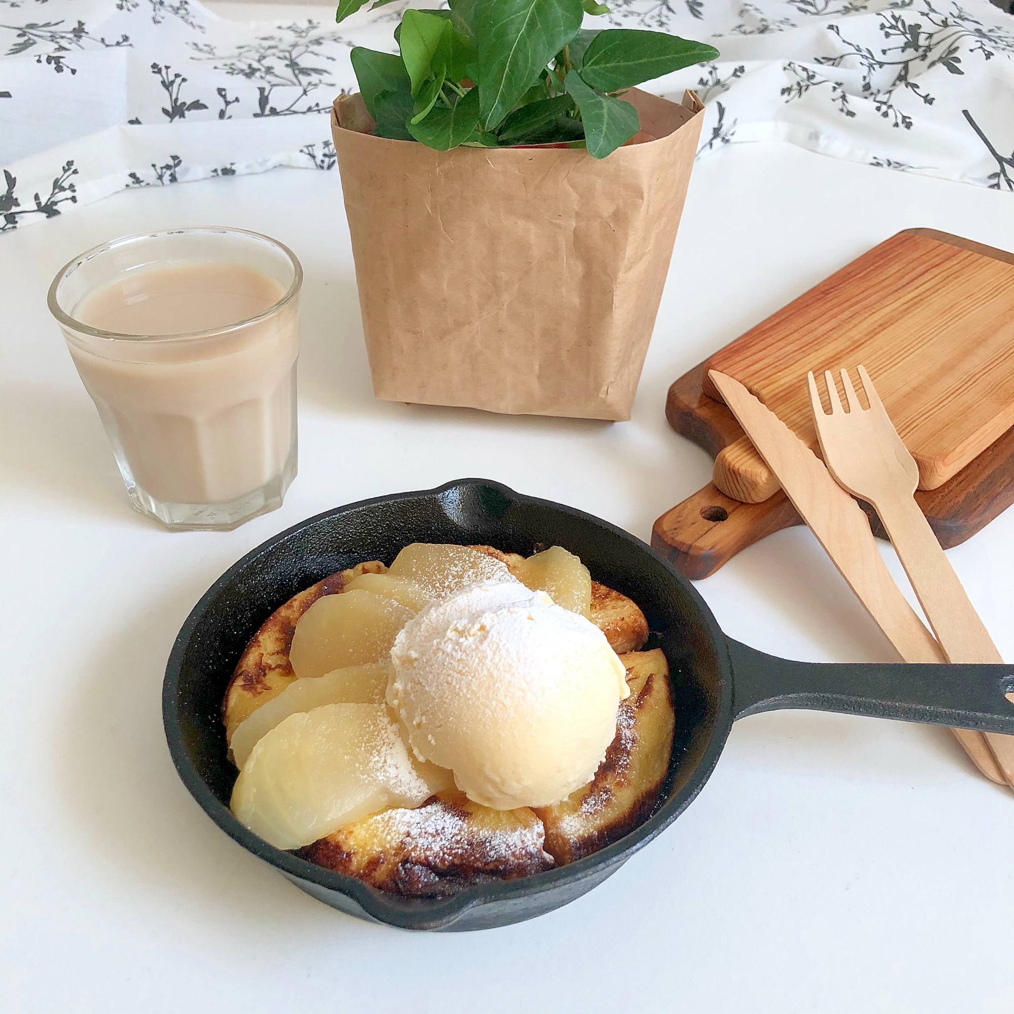 おうちカフェ♡フレンチトーストりんごコンポートのせ