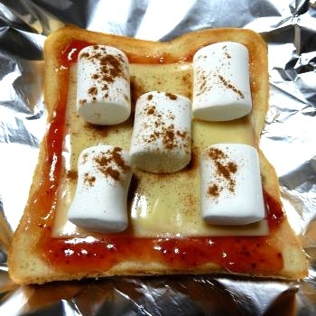 メリクリ～♪マシュマロを焼きそびれた、、、けど、おやつな感じで、取り合わせ（バター）良くて美味しかった↑シナモンシュガーと迷ったけど、シナモンで正解♡ご馳走様～