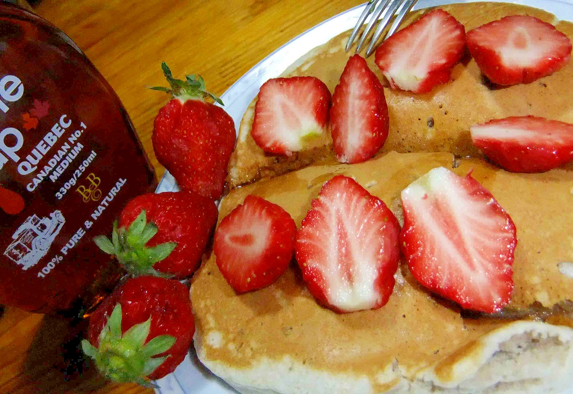 苺とメープルシロップがけレモンピールホットケーキ レシピ 作り方 By ｃａｃｈｅｃａｃｈｅ 楽天レシピ