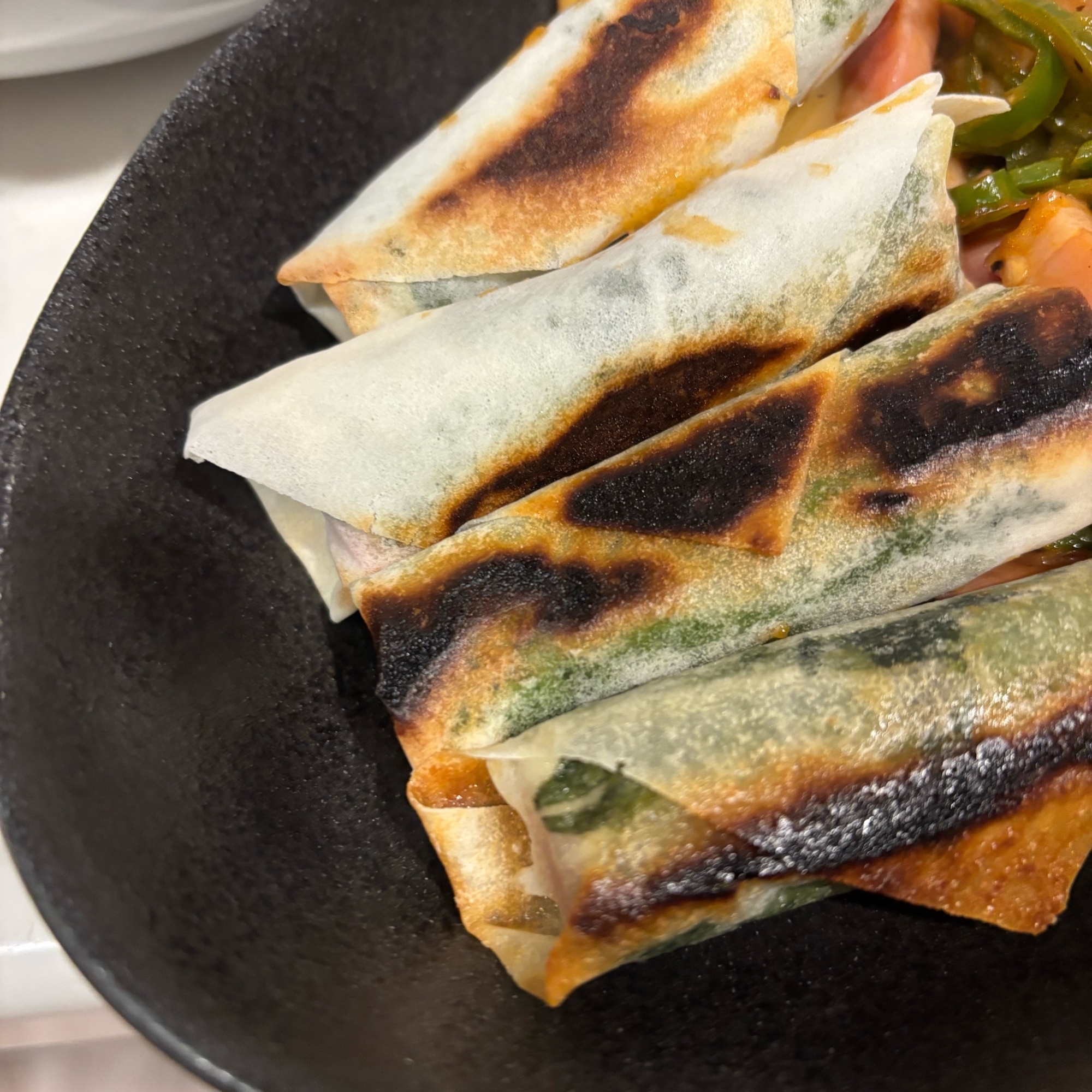 揚げない。魚肉ソーセージ春巻き