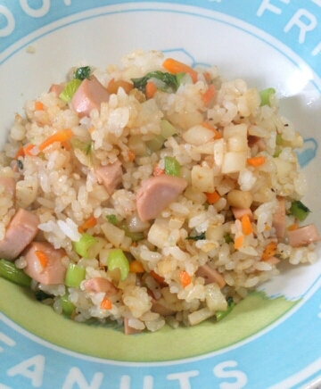 魚肉ソーセージと小松菜のマヨ炒飯