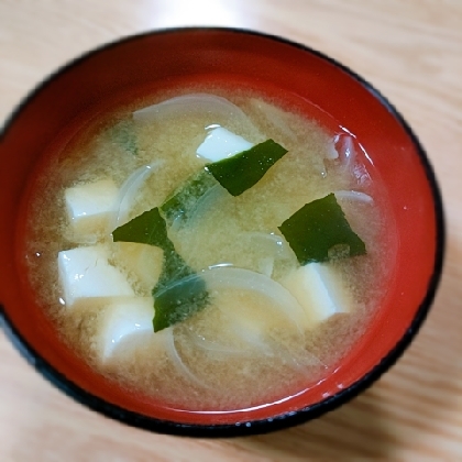 豆腐 玉ねぎ わかめ 生姜のお味噌汁