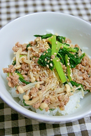 ひき肉と小松菜のチンジャオ丼