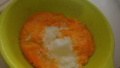 コンソメスープの素を混ぜた卵焼き