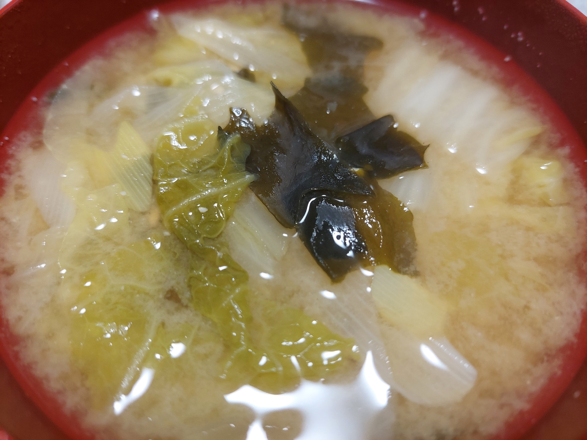 白菜とわかめの味噌汁