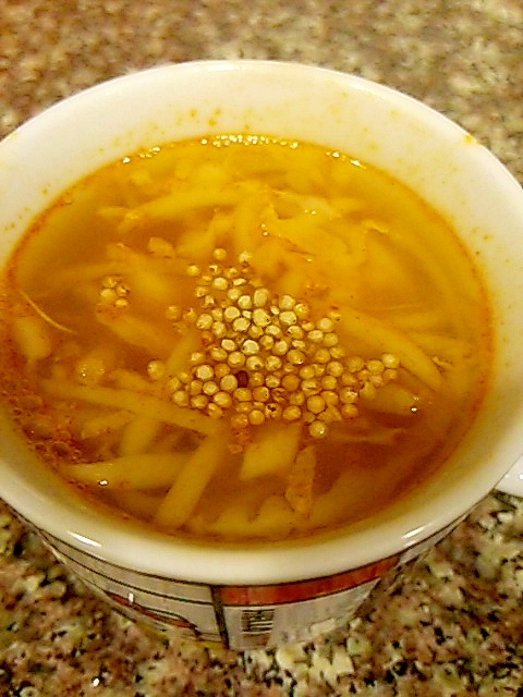 キヌアと生姜のトムヤムスープ