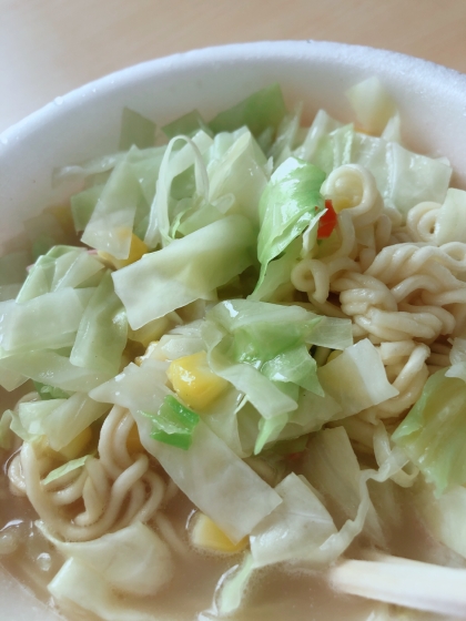 インスタントちゃんぽん麺が野菜を加えて豪華に！！