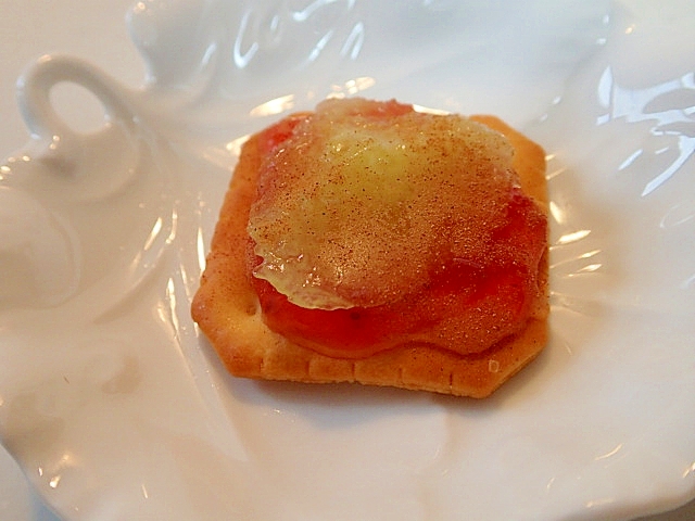 苺ジャムとメロンの蜂蜜シナモンクラッカー