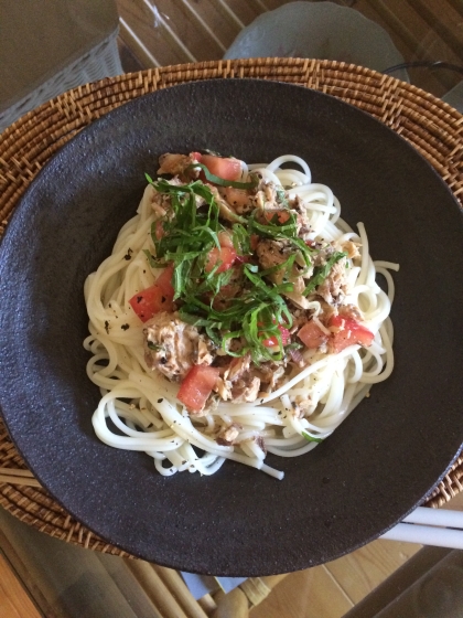 少し細めの半田麺ですが、簡単に出来ました
トッピングにも大葉をたくさんのせて、
さっぱり美味しかったです