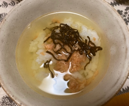 焼鮭と昆布の佃煮のお茶漬け