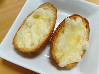 冷凍したフランスパンでハニーチーズトースト