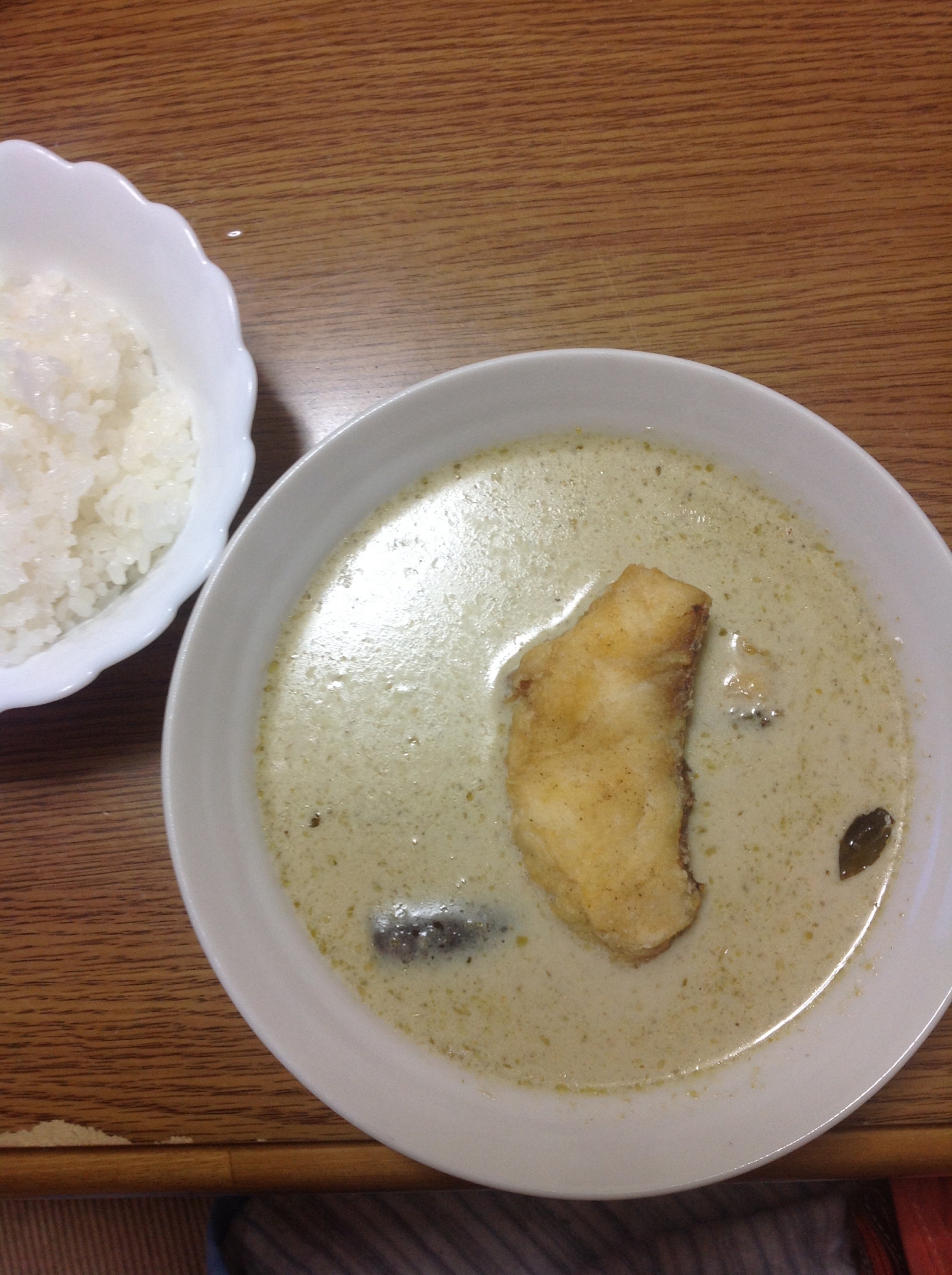 鯛のグリーンカレー（鯛、なす、しめじ、枝豆）