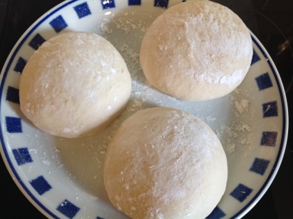 手軽に作れる美味しいピザ生地でした！
薄く伸ばしてピザにしたら美味しかったです。
ご馳走様でした。