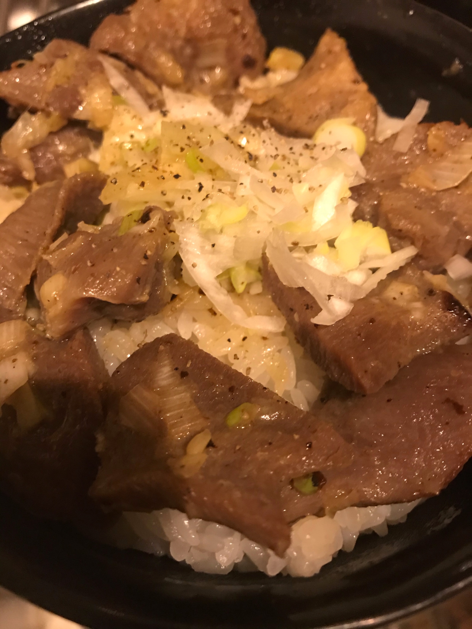 ねぎ塩牛タン丼