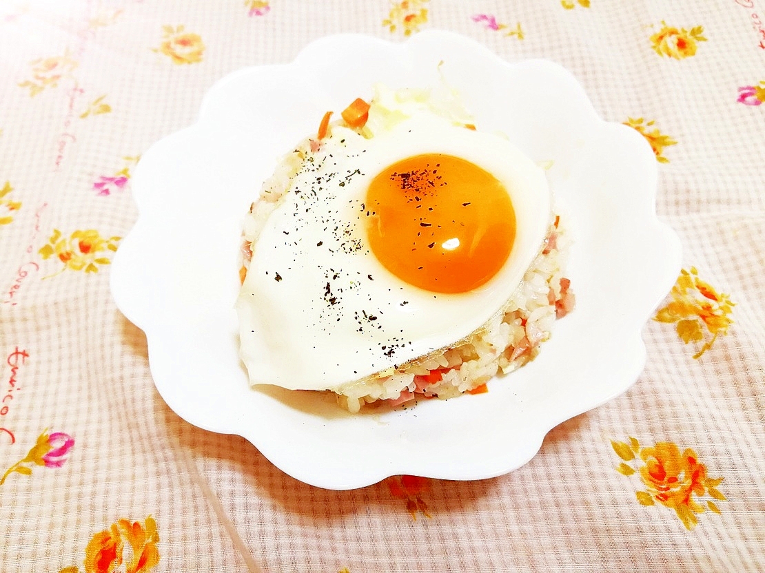 目玉焼きのっけ♪きのこ炒飯