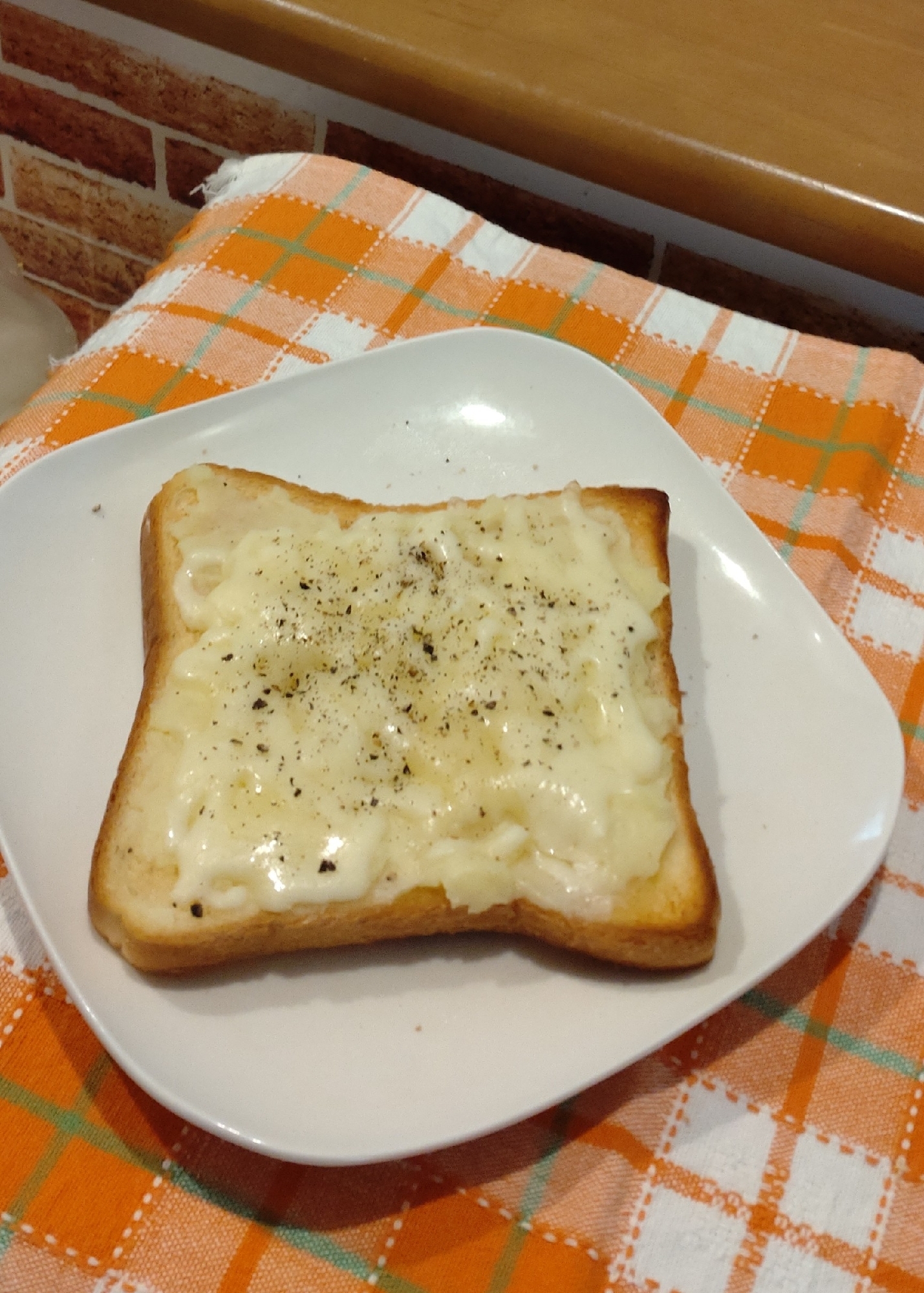 もちっとバターの香り♡チーズポテトトースト