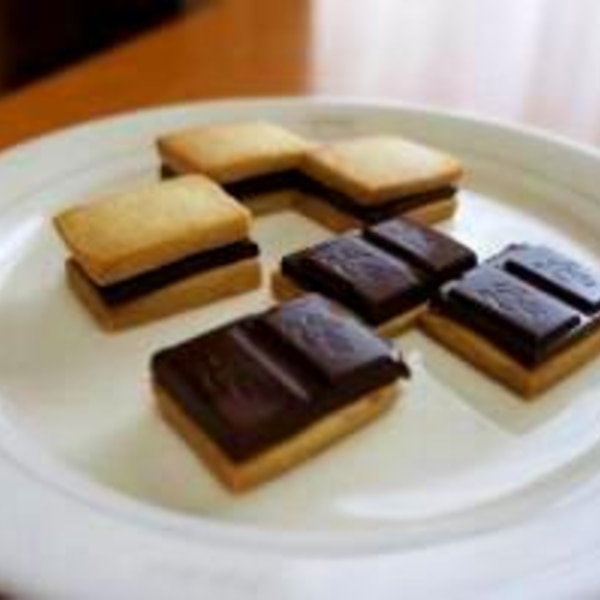 焼きたてに板チョコ乗せるだけ のチョコクッキー レシピ 作り方 By コッツウォルズハニー 楽天レシピ 焼きたてに板チョコ乗せるだけ のチョコクッキー レシピ 作り方 By コッツウォルズハニー 楽天レシピ