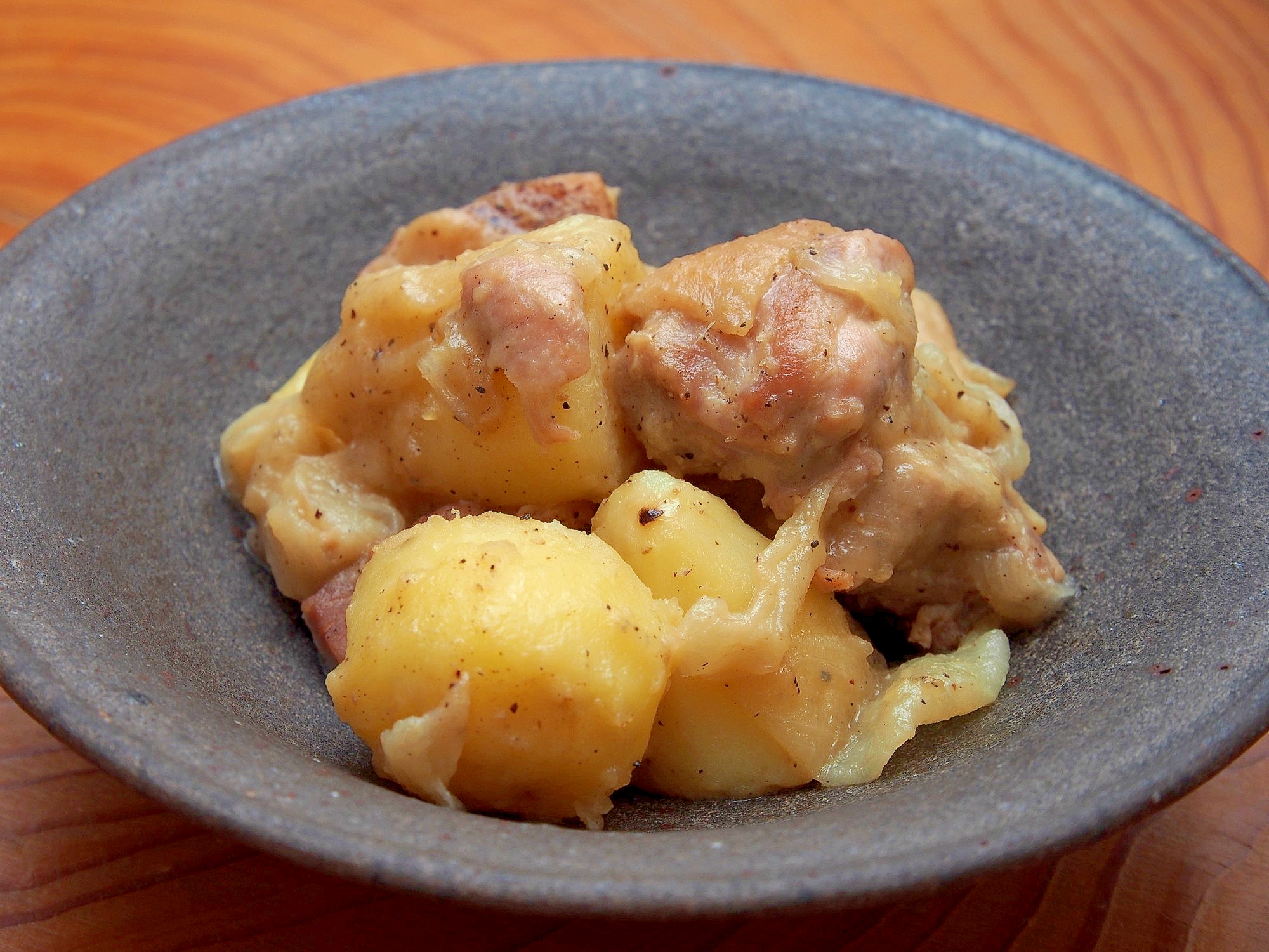 いつもの肉じゃがをひと味変えて 塩バター鶏じゃが レシピ 作り方 By 鶏のから揚げ 楽天レシピ