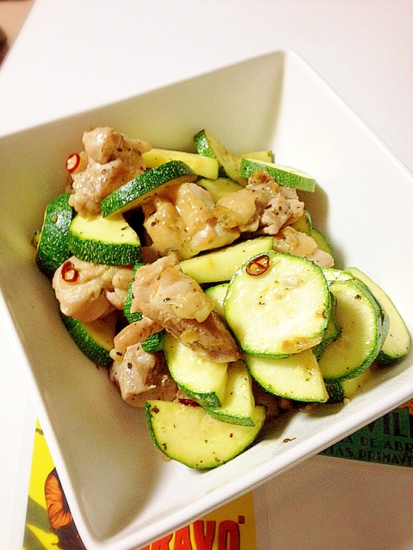 ♫簡単!10分で♫鶏肉とズッキーニのレモン炒め