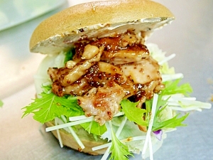 ハニーマスタードチキン ベーグルサンド