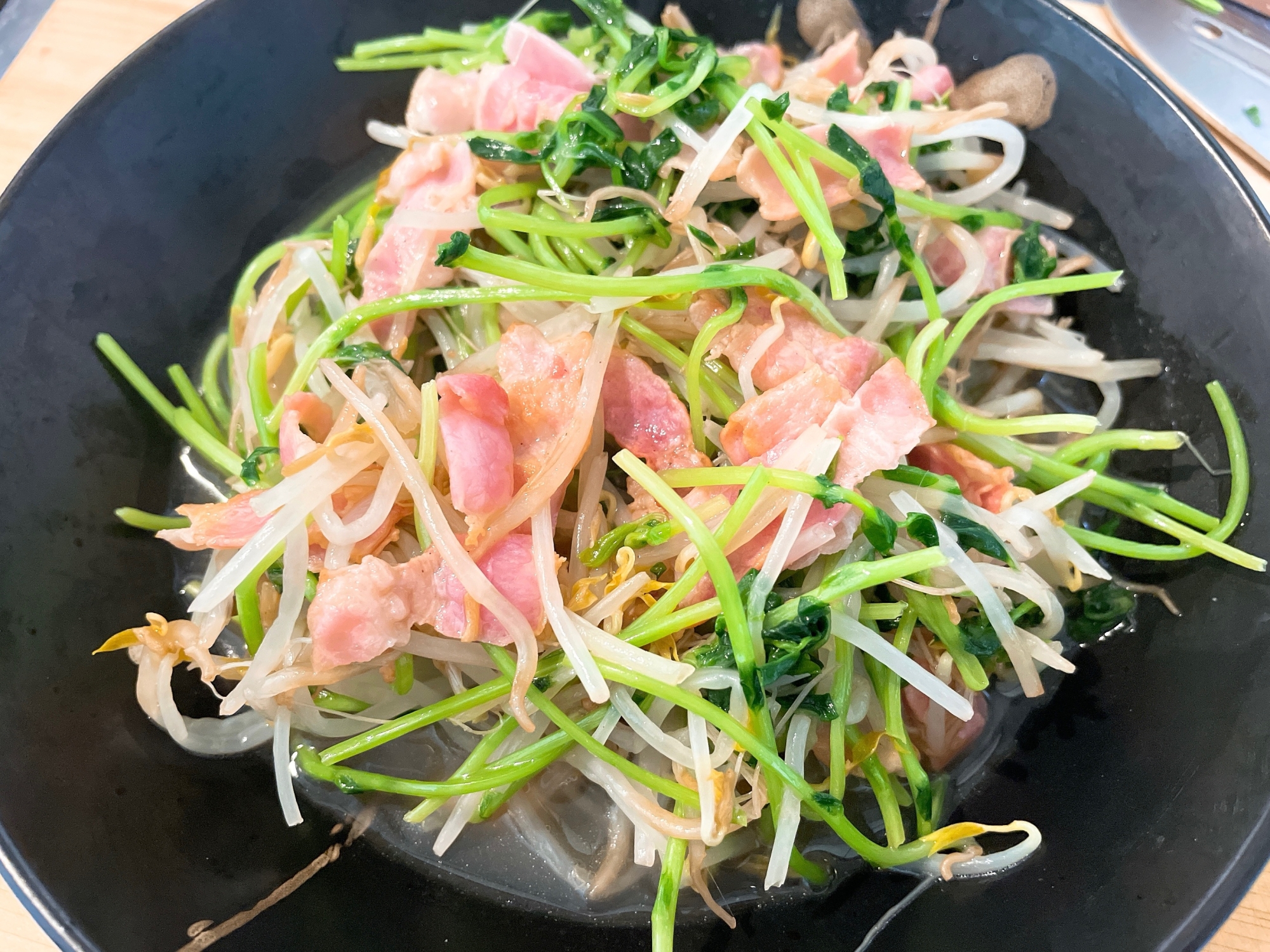 簡単 手が止まらない ベーコンと豆苗炒め レシピ 作り方 By Ryo Twice 楽天レシピ