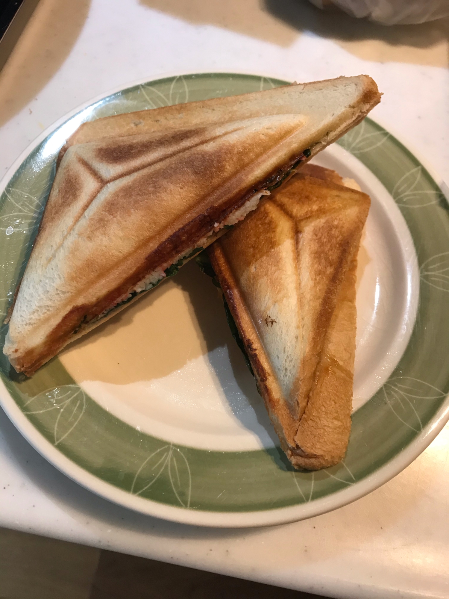 ルッコラとカニマヨのチーズホットサンド