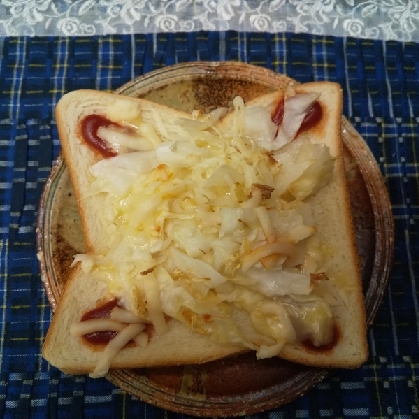 キャベツ乗せ★マヨケチャチーズトースト★七味がけ♩